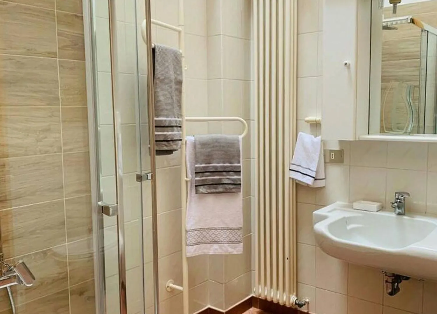Charming Apartment In Lavena Ponte Tresa 70M² Spacious Terrace